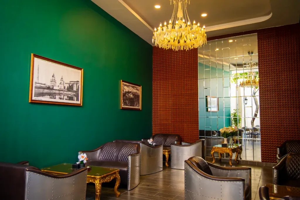 indoor-dining